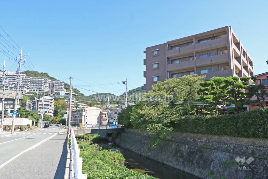 敷地に隣接する箕面川