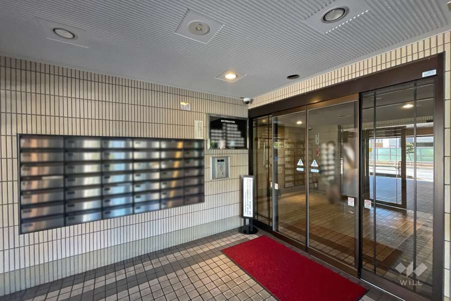 エントランスはオートロック付きです。