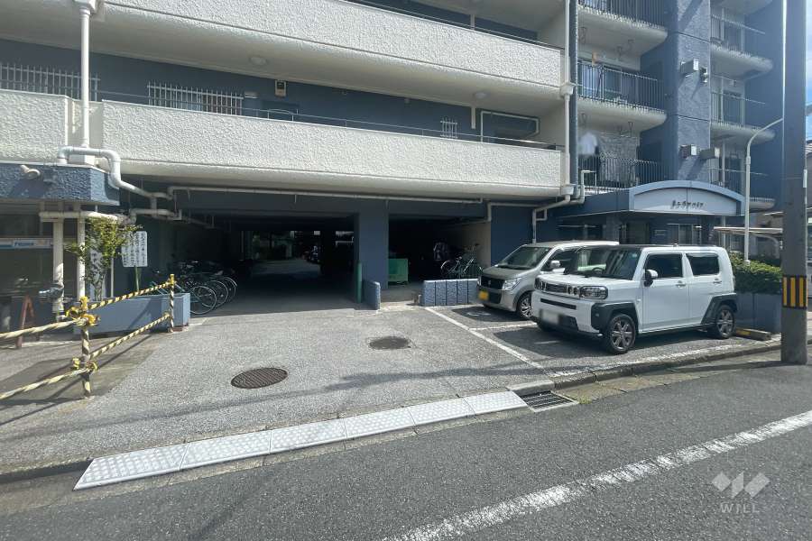敷地内駐車場（屋外平面式）・駐輪場