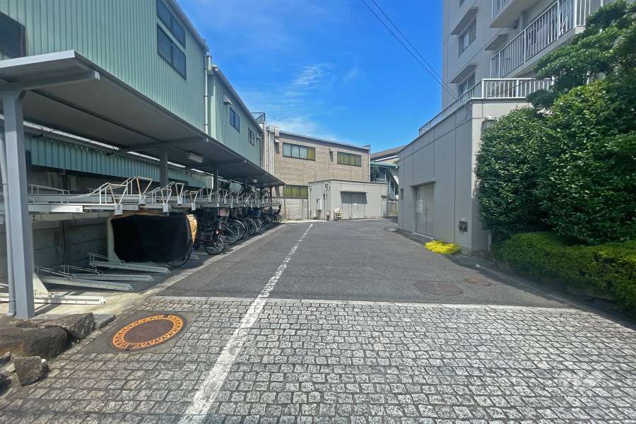 駐車場の出入り口