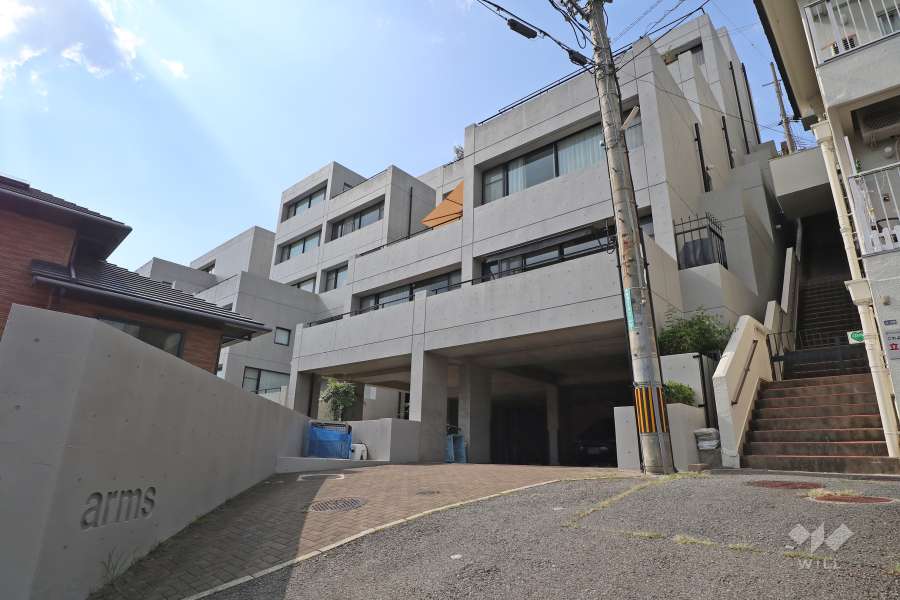 箕面アームズの外観（南東側から）