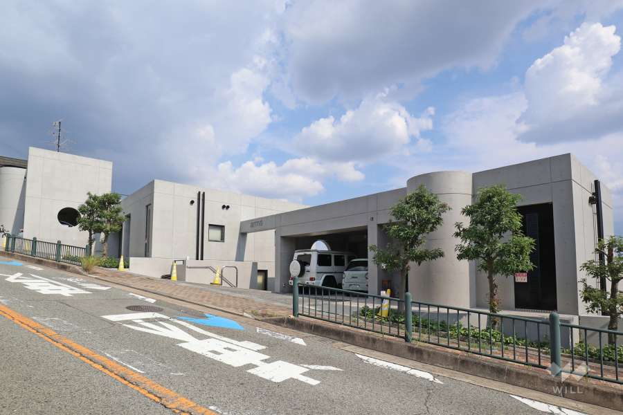 箕面アームズの外観（北西側から）