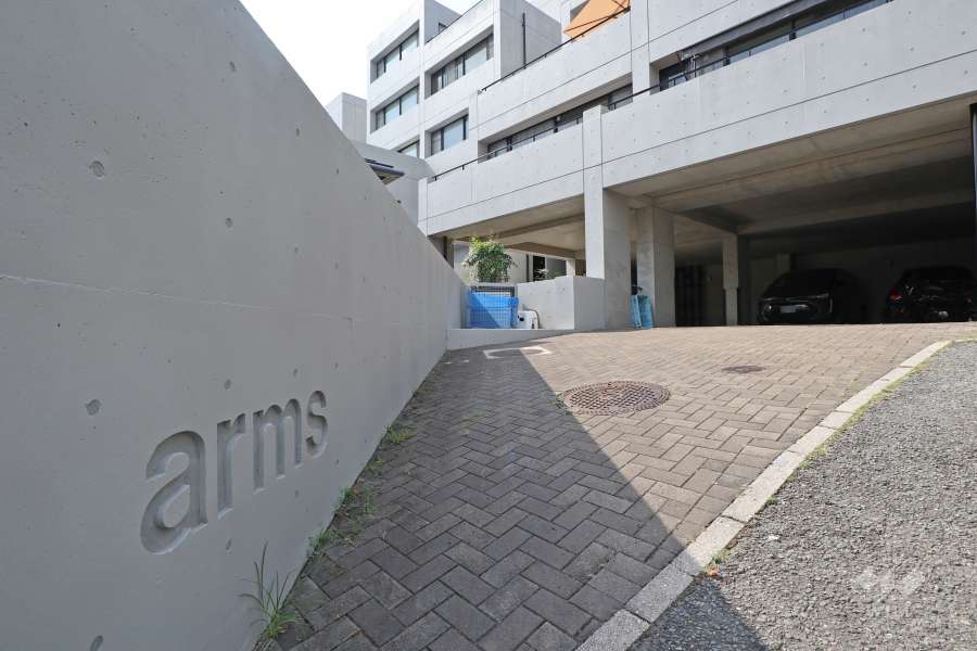 エントランスの銘板