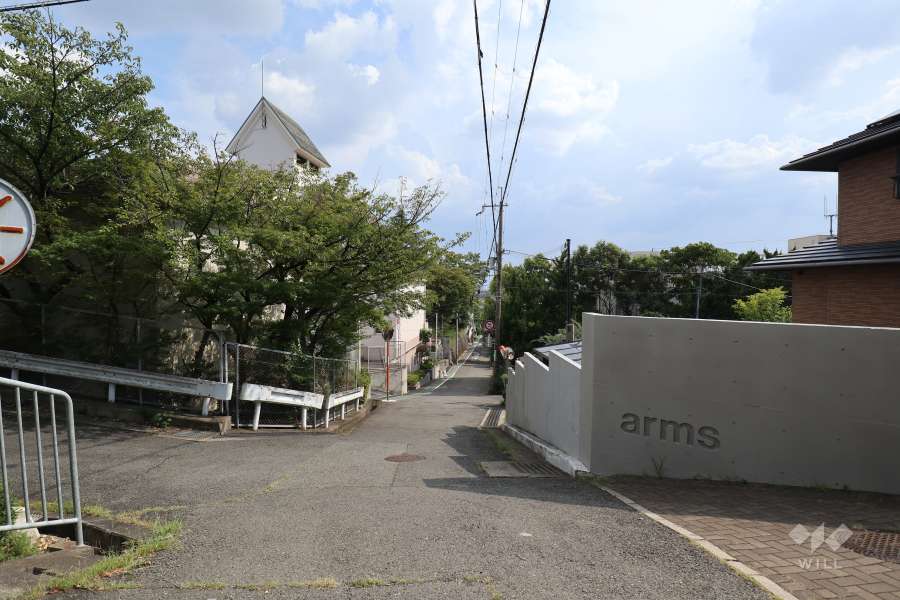 敷地南東側の前面道路