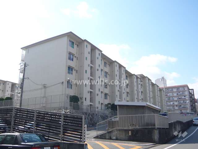 宝塚逆瀬台住宅1号棟の外観（北東側から）