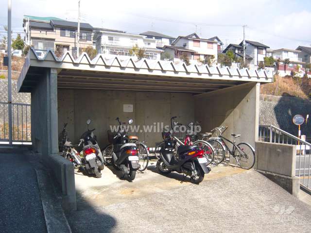 屋根付きの駐輪場・バイク置場