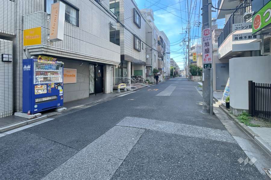敷地北東側の前面道路