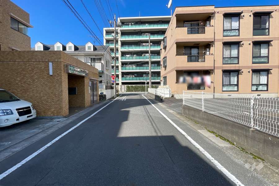 敷地北東側の前面道路　