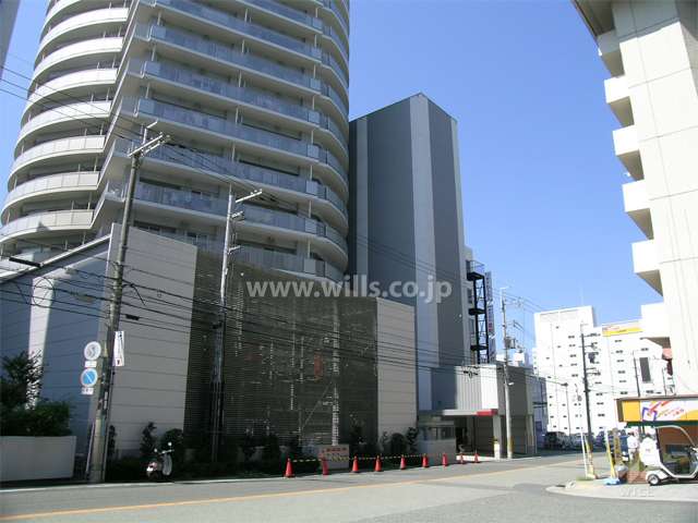 敷地の東側は商業地