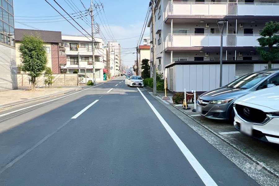 敷地北側の前面道路