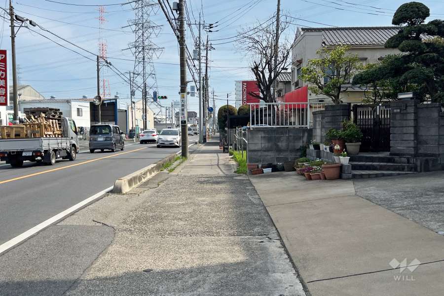 敷地北東側の前面道路　