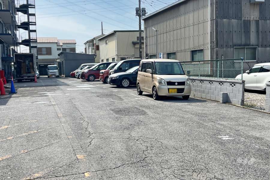 敷地内駐車場（屋外平面式）