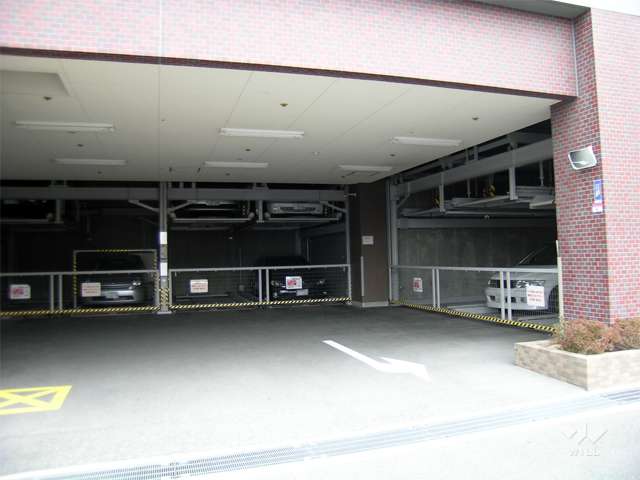 1階部分にある敷地内駐車場