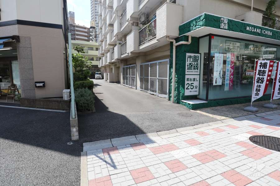 駐車場の出入り口