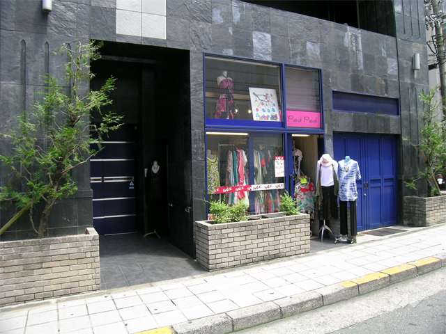 1階には店舗も入っています