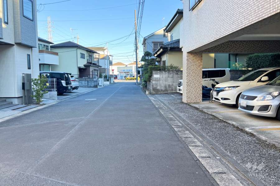 敷地北側の前面道路