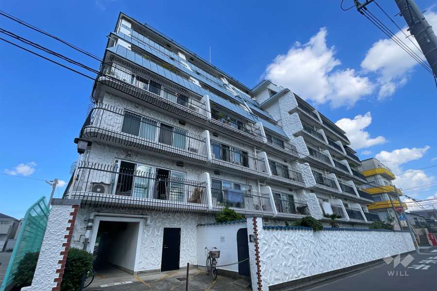 秀和川口青木町レジデンスの外観（南西側から）