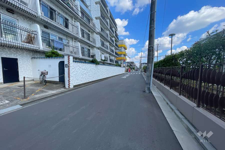 敷地南側の前面道路　