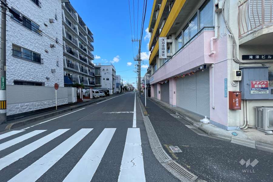 敷地東側の前面道路