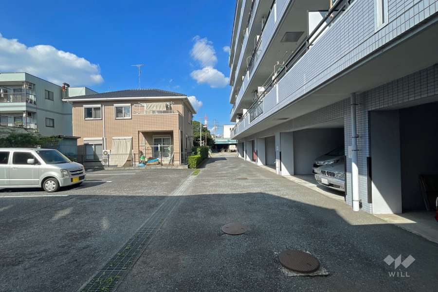 敷地内駐車場（屋外平面式、屋内平面式）