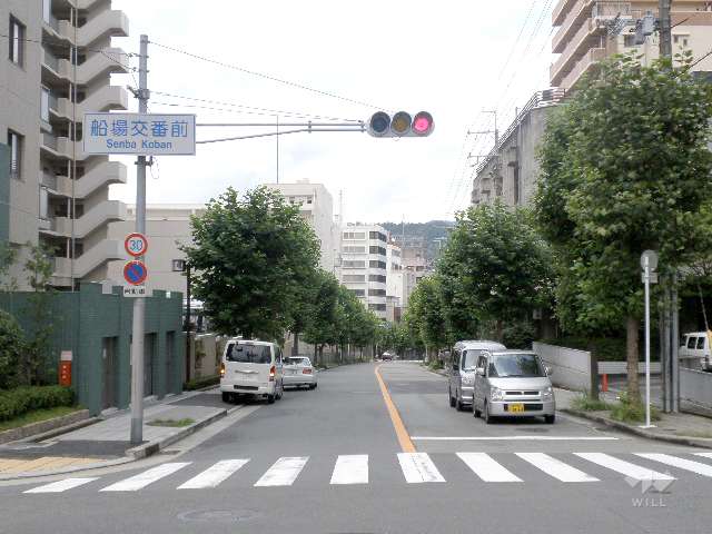 東側前面道路