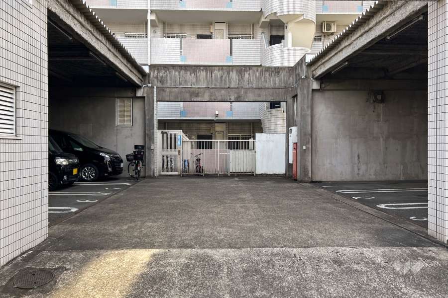 敷地内駐車場（屋内平面式）