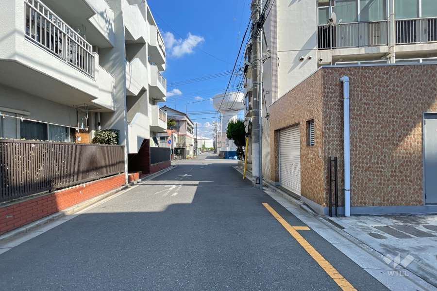 敷地北側の前面道路