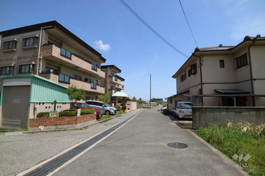 敷地南側の前面道路