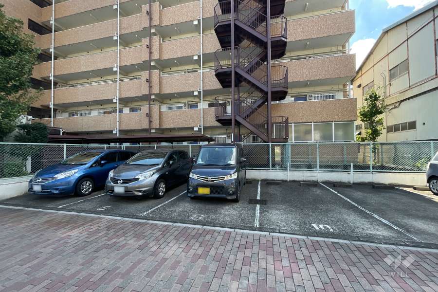 敷地内駐車場（屋外平面式）