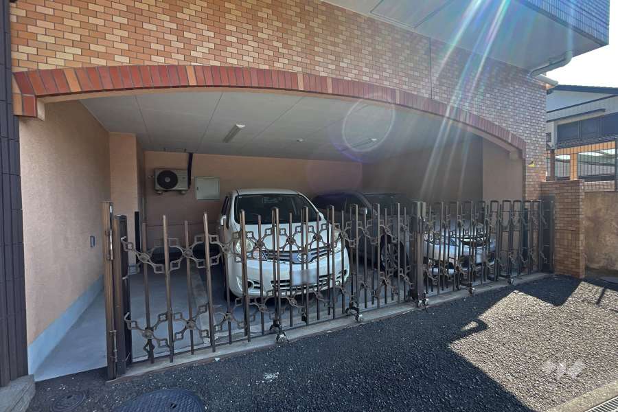 敷地内駐車場（屋内平面式）