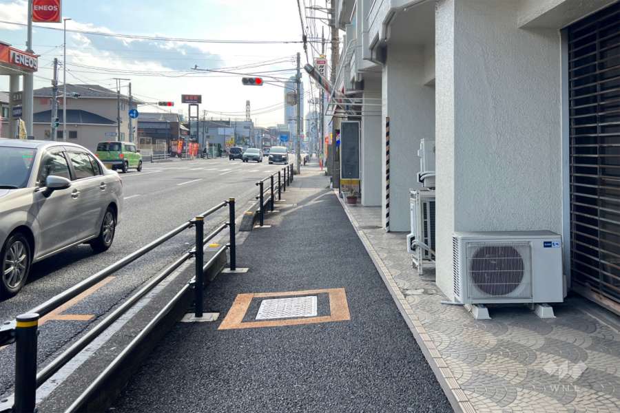 敷地の東側前面道路（北側から）