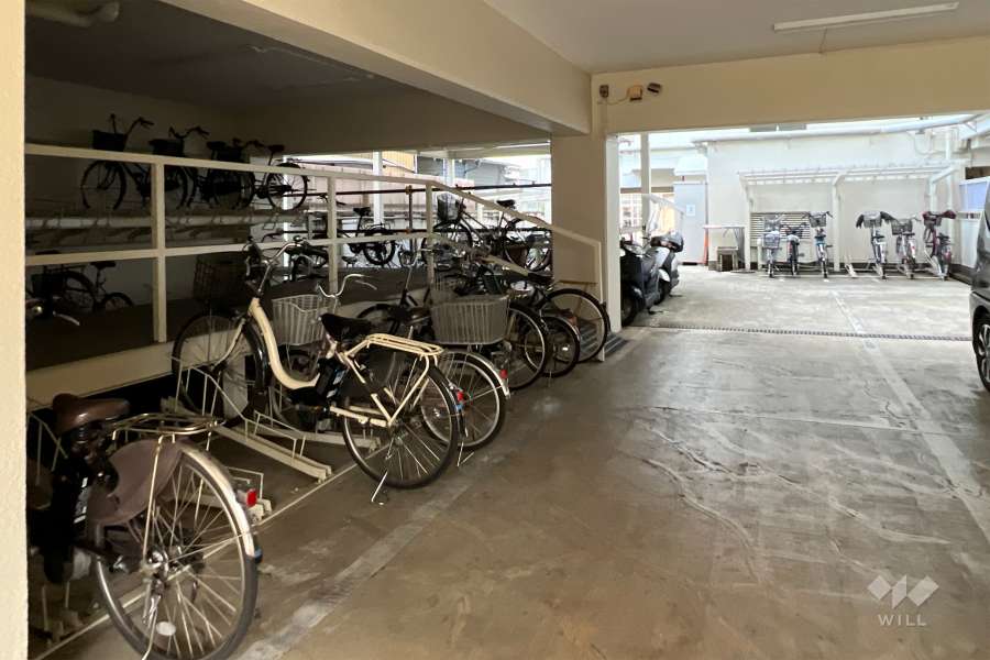 屋内に設けられた駐輪場