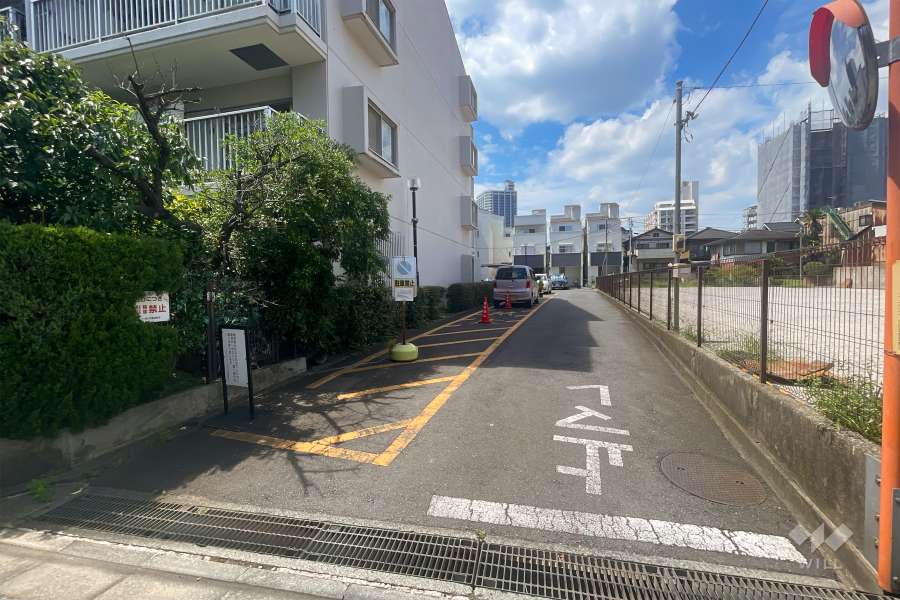 駐車場の出入り口