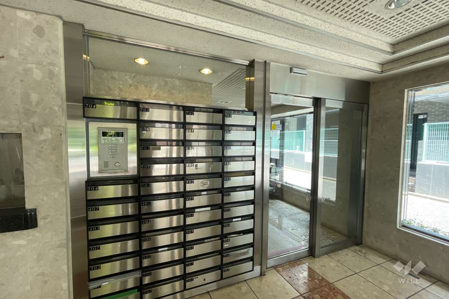 エントランスはオートロック付きです。