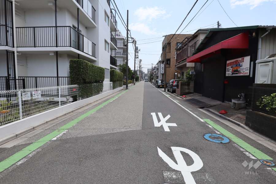 敷地西側の前面道路　
