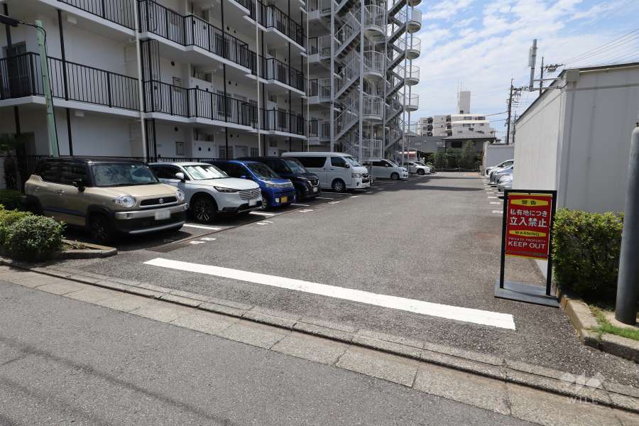 駐車場の出入り口　
