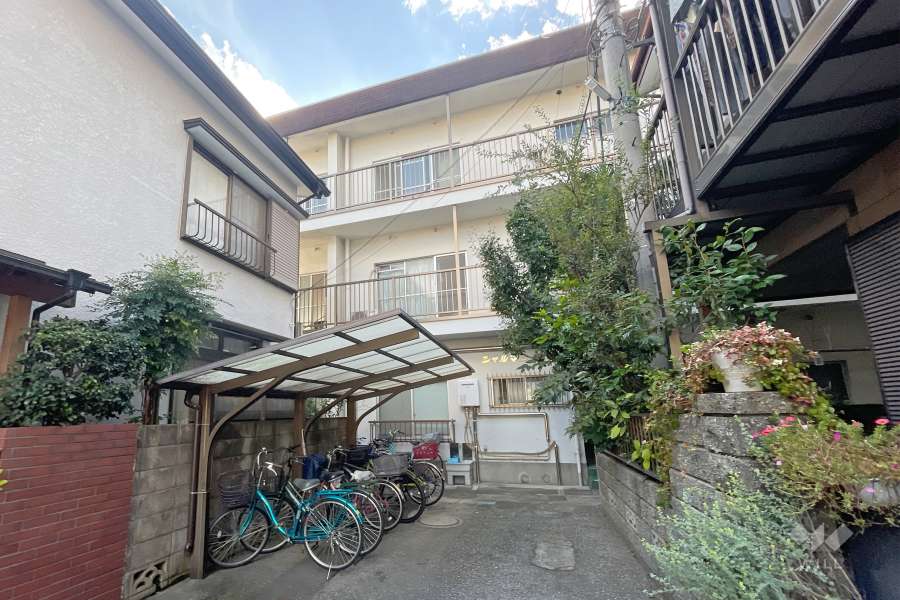 シャルマン青木の外観（北東側から）