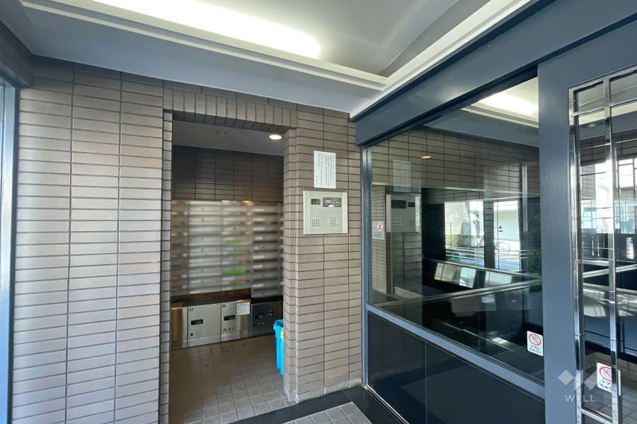 エントランスはオートロック付きです。