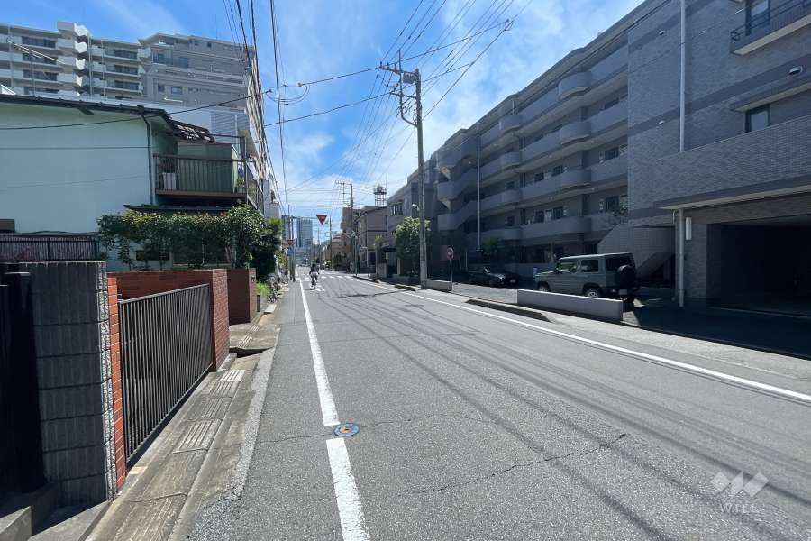 敷地北側の前面道路