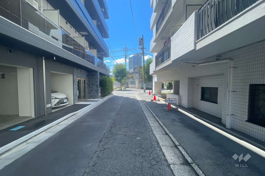敷地東側の前面道路