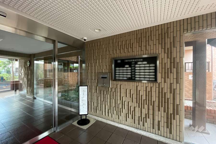 エントランスはオートロック付きです。