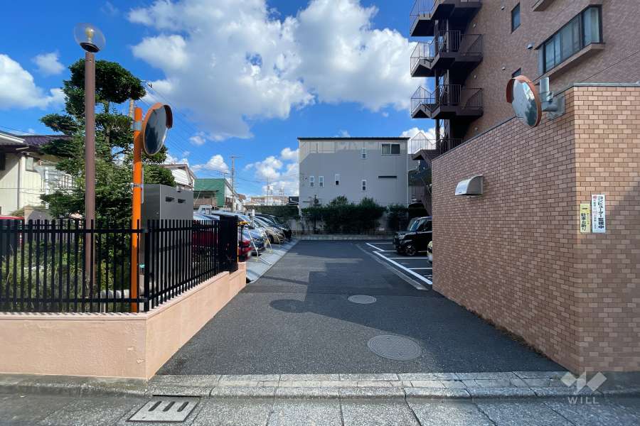 駐車場の出入り口