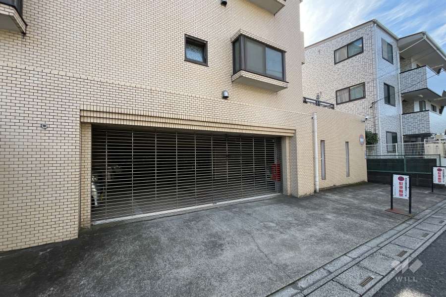駐車場の出入り口（リングシャッター付き）