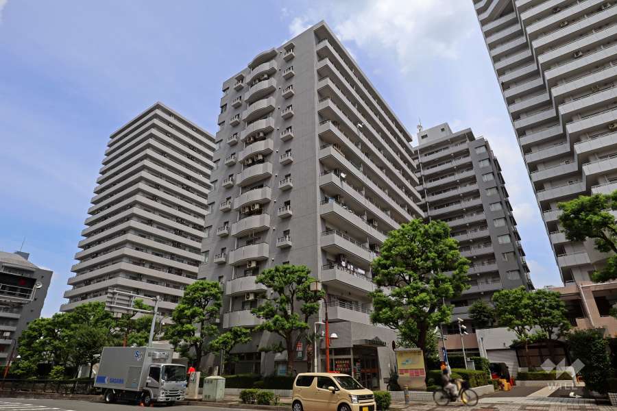 リプレ川口一番街３号棟の外観（南西側から）