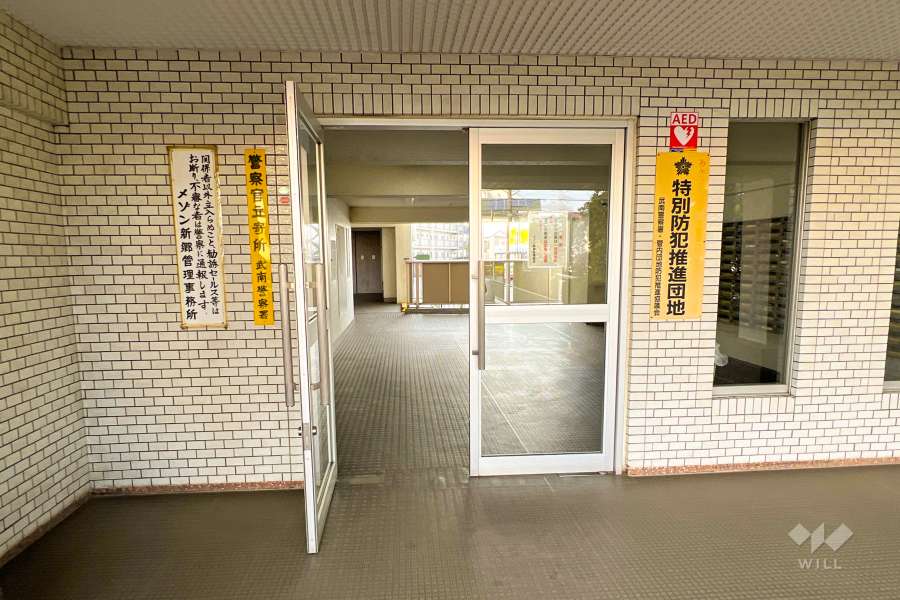 東側エントランス