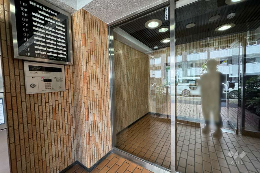 エントランスはオートロック付きです。