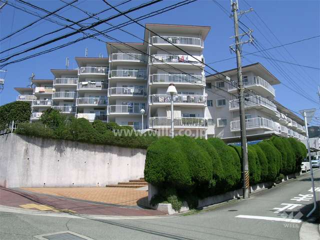 阪急池田伏尾台マンションの外観（南西側から）