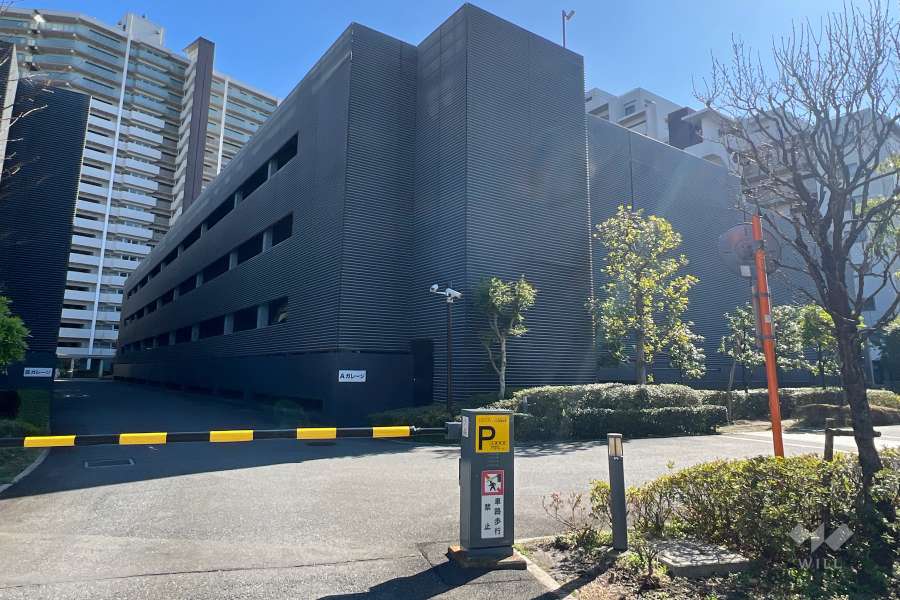 駐車場の出入り口（ロボットゲート付き）　