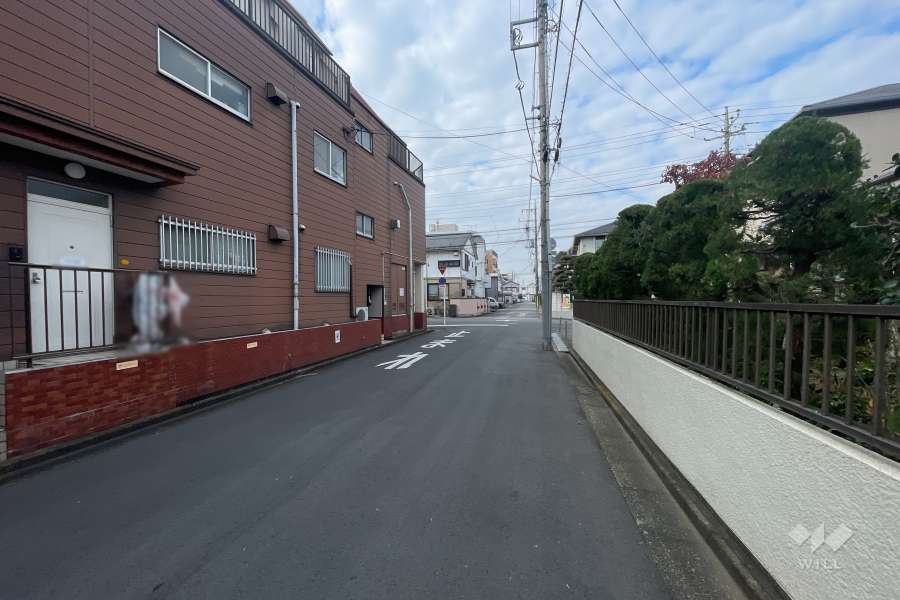 敷地北側の前面道路