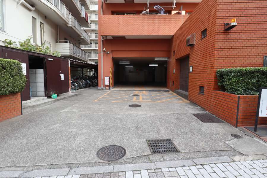 駐車場の出入り口　